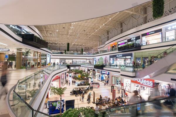 Los shoppings paraguayos viven su mejor momento gracias al dólar bajo