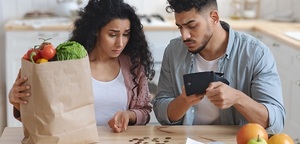 Alarma económica: familias financian alimentos básicos