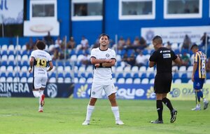 Olimpia remonta con un jugador menos a Sportivo Luqueño