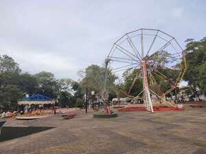 Controversia en Caacupé por instalación de juegos mecánicos en la plaza Teniente Fariña - Nacionales - ABC Color