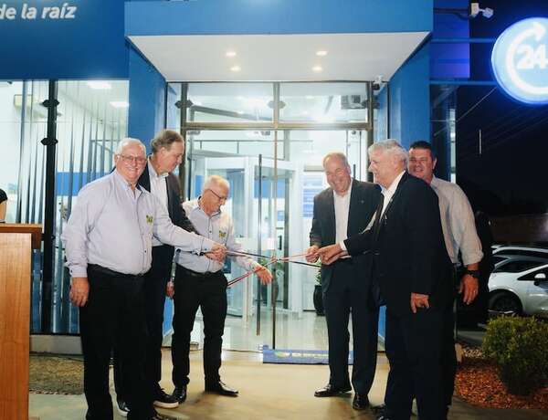 Bancop abrió nuevo centro de atención al cliente en el Este - Empresariales - ABC Color