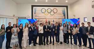 La Nación / Estudiantes de UPTP, con congresistas de Taiwán