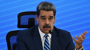 Maduro suaviza su tono y, en inglés, pide diálogo con EEUU