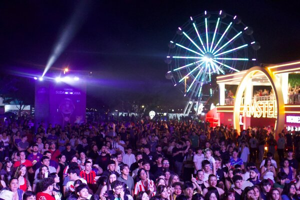 Asunción se desborda por la fiebre sudamericana