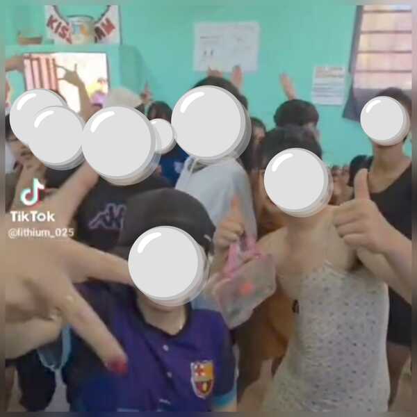 Popular / Escándalo en cole de J.A Saldívar: ¡Hombres fueron vestidos como y yiyis y ellas como varones!