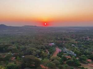 Lluvias dispersas y vientos del sur dominan el sábado