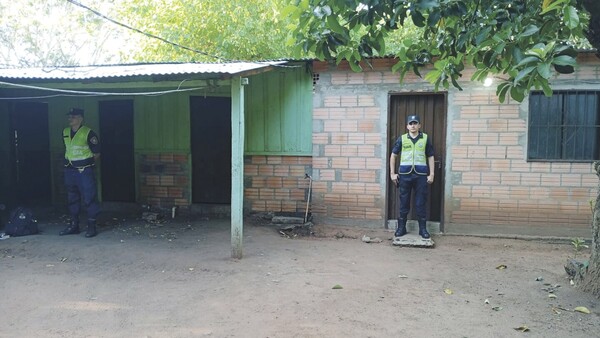 Buscaba herramientas y encontró a su papá y a su mamá muertos