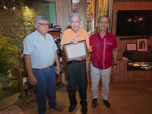 Rinden homenaje al periodista Luis María Flecha  - Concepción al Día