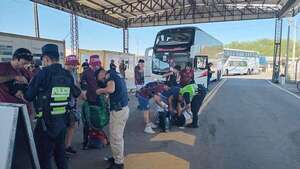 Copa Sudamericana: todos los buses con hinchas entraron sin incidentes, según Migraciones  - Nacionales - ABC Color