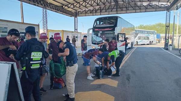 Copa Sudamericana: todos los buses con hinchas entraron sin incidentes, según Migraciones  - Nacionales - ABC Color