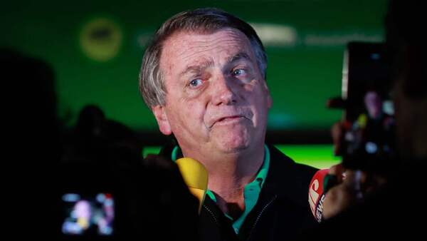 Jair Bolsonaro admite haber quemado su tobillera electrónica con un soldador