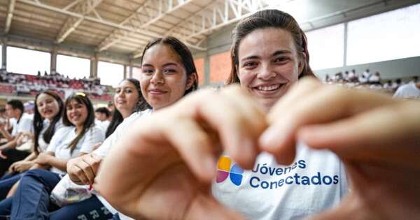 La Nación / Personal acompañó el cierre del programa Jóvenes Conectados