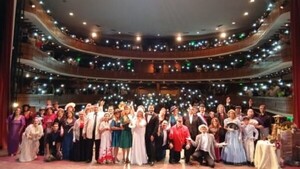 Humor, reflexión, zarzuela y show de luces este domingo