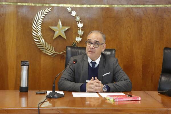 Banco Atlas: Prohíben Salida del País a Exdirectivo