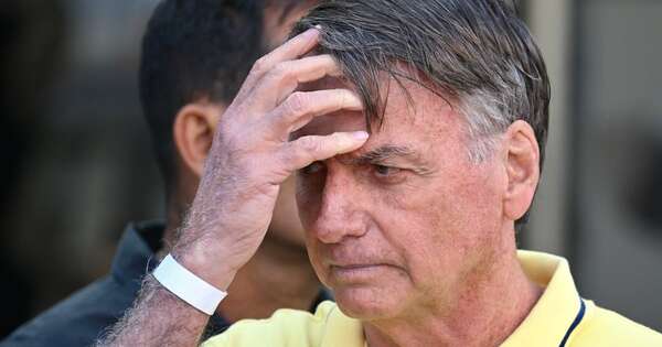 La Nación / “Por curiosidad” Bolsonaro usó un soldador para “ver qué pasaba” con su tobillera electrónica