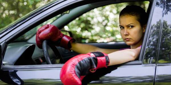 Acelerados por dentro: la mente al volante en tiempos de estrés y fin de año