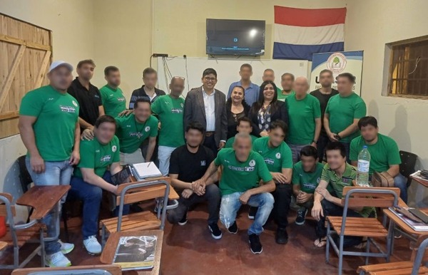 Estudiantes en contexto de encierro se preparan para defender tesis en Administración de Empresas