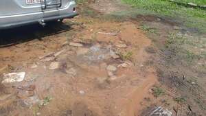 Fuga de agua en Lambaré: vecinos Exigen solución urgente - Crónicas Ciudadanas - ABC Color