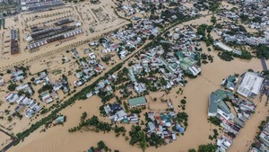 Lluvias torrenciales dejan casi un centenar de fallecidos en Vietnam