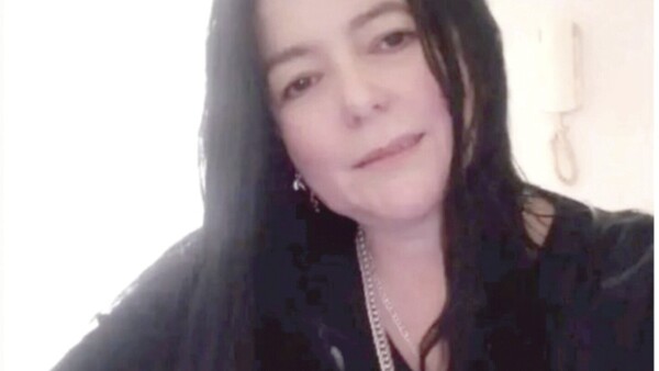 Lío por cantante: Cuenta falsa la relacionó con un hombre joven