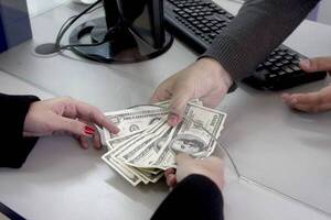 El dólar se debilita en Paraguay y cierra el año presionado por factores externos - ADN Digital