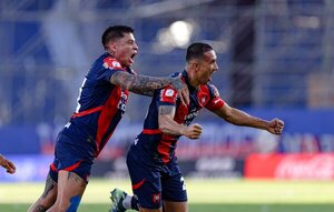 Cerro Porteño supera a Libertad en vibrante partido y habrá definición en la última fecha