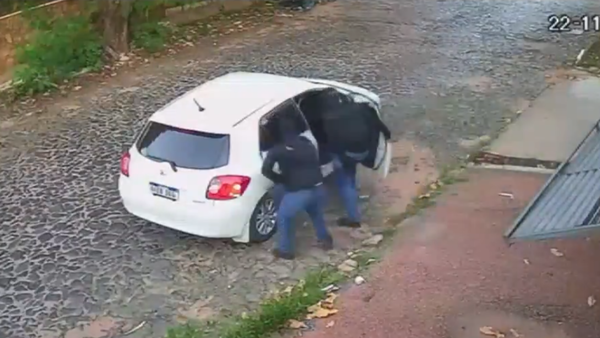 Asalto en San Vicente: Roban G. 40 millones, víctima los persigue, chocan y logran huir