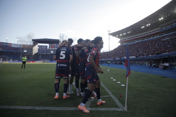 Popular / El Ciclón superó al Guma y hay olor a campeonato en Barrio Obrero