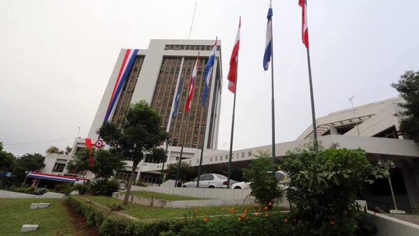 ¿Bello blanqueó a Nenecho? Esfumaron los bonos y buscarán "reponer" el dinero desde 2026