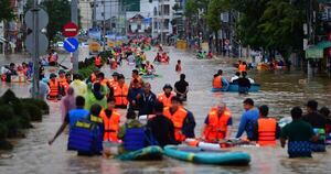 La Nación / Vietnam: intensas lluvias e inundaciones dejan un saldo de 90 muertos