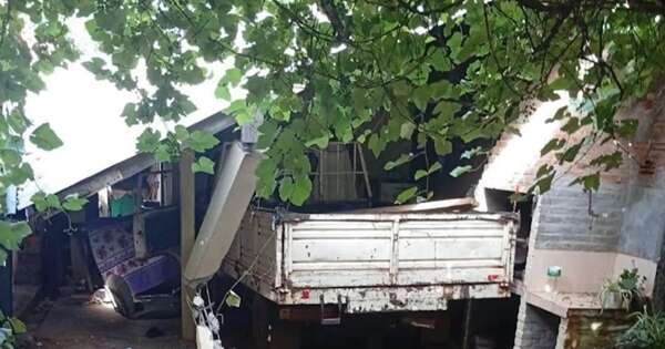 Diario HOY | Empujaron camión para que arranque y niña murió atropellada en su casa