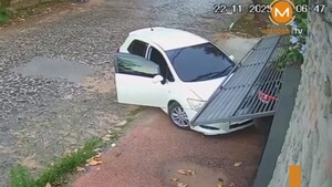 Asalto y triple choque en Asunción: delincuentes abandonan vehículo robado