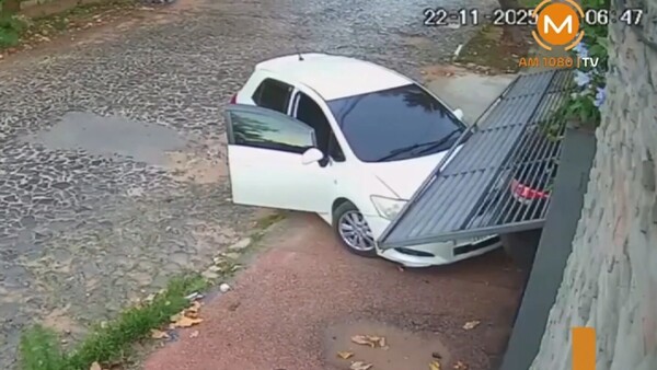 Asalto y triple choque en Asunción: delincuentes abandonan vehículo robado