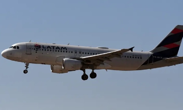 Siete aerolíneas suspenden vuelos a Venezuela tras alerta de EE.UU. por riesgo aéreo - OviedoPress