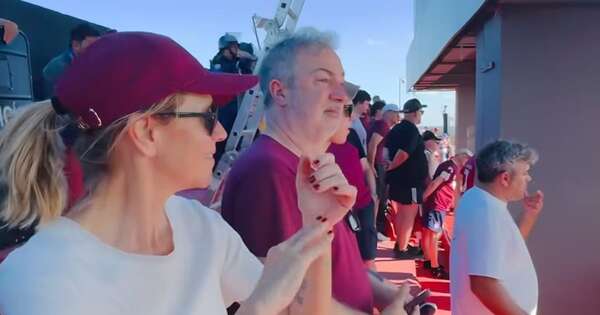 Diario HOY | Marcela Morelo celebró “una y otra vez” en Asunción con Lanús campeón