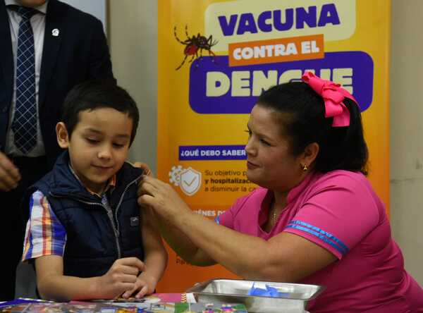 Inicia campaña de vacunación contra el dengue para niños de 6 a 8 años