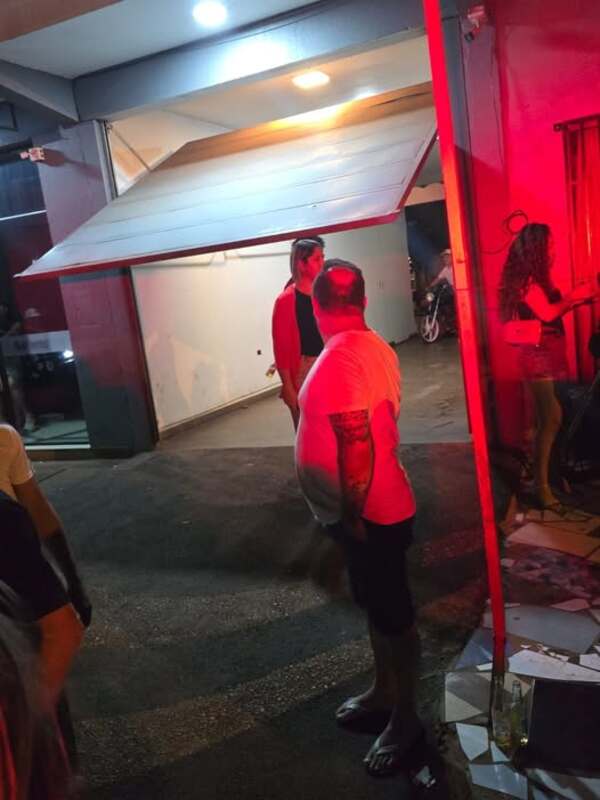 Pelea, música alta y policía: fiesta privada termina en caos en Ciudad Nueva - Canal-E