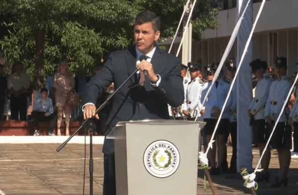 Peña exhorta a nuevos oficiales de la Policía a honrar el uniforme