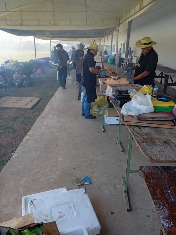 Popular / ¡Asado Benítez ojapo asado para 1200 personas!