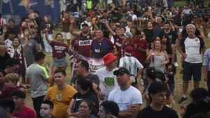 Hinchas extranjeros resaltaron la hospitalidad de los paraguayos, destaca Migraciones