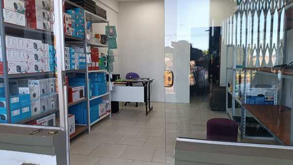 Delincuentes sustraen alrededor de 30 notebooks de un comercio en Encarnación