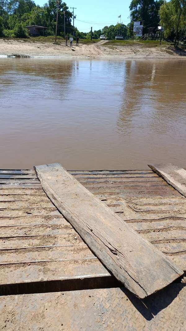 Balsa opera nuevamente en San Carlos del Apa - Noticias del Chaco - ABC Color