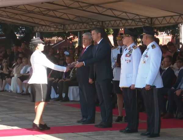 Egresan 149 oficiales de policía en Luque con Peña