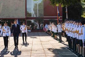 Acto de egreso: Peña exhorta a nuevos oficiales de la Policía a honrar el uniforme y defender la integridad institucional