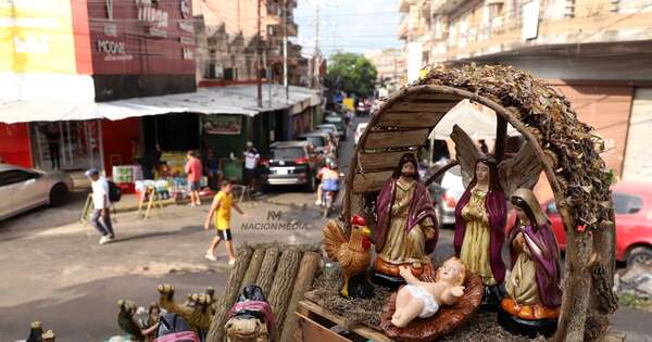 La Nación / Comenzó la temporada de pesebres en el Mercado 4: artesanos trabajan las 24 horas