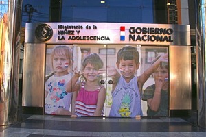 Postura firme del MINNA: ministro no cede ante la condición sexual sobreviviente en adopciones y pide «blindar» la Ley vigent