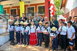 Municipalidad inaugura nueva aula con baño para niños del nivel inicial - Noticiero Paraguay