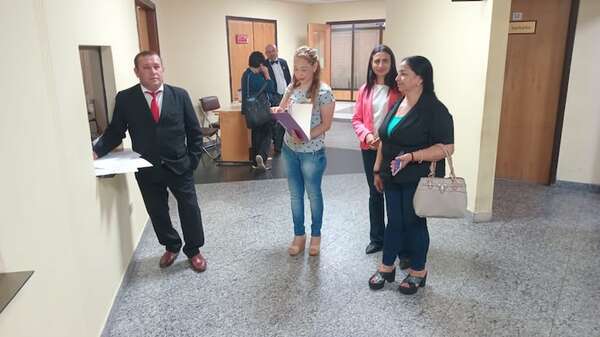 Víctimas de mafia de pagarés claman que legisladores aprueben leyes antes de receso - Nacionales - ABC Color