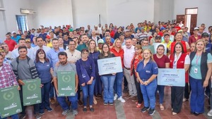 Gobierno activa apoyo económico para emprendedores y pescadores en Ñeembucú - ADN Digital