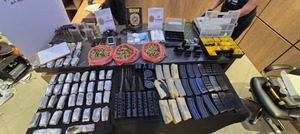 Senad allanó local comercial en Lambaré e incauta armas, municiones y drogas | Unicanal